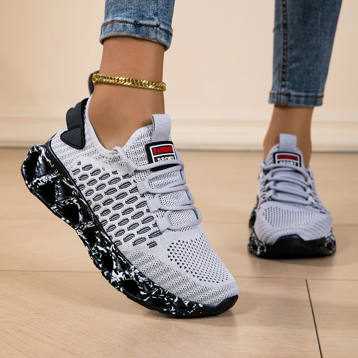 Lightweight Breathable Running Shoes For Men And Women With Mesh Upper