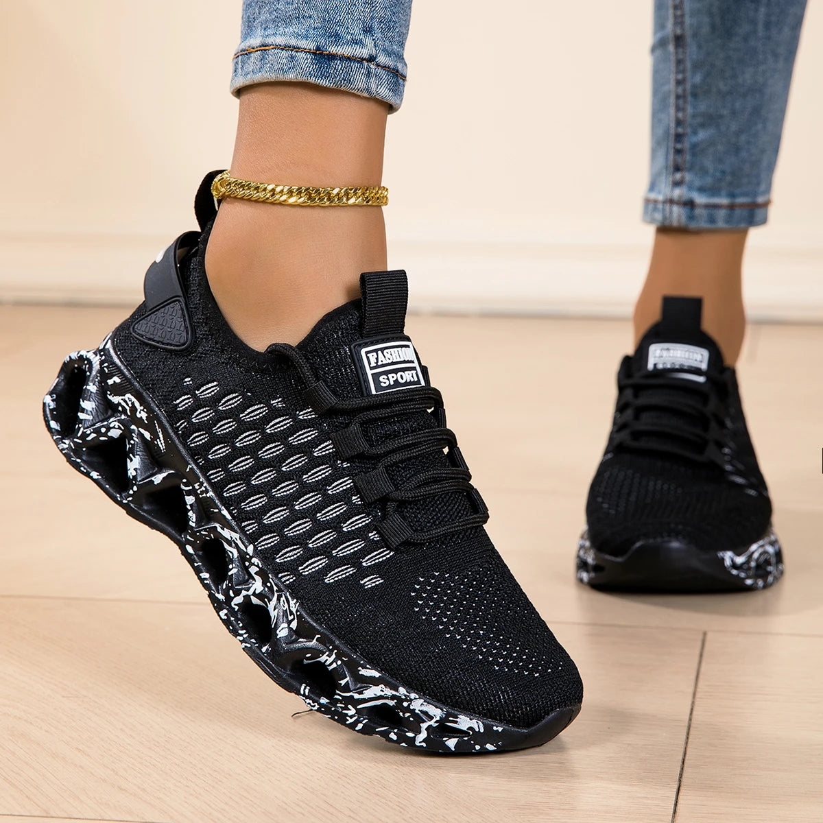 Lightweight Breathable Running Shoes For Men And Women With Mesh Upper