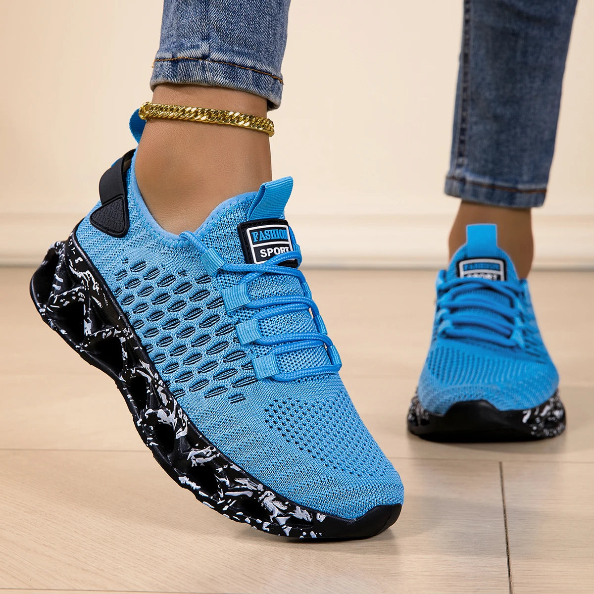 Lightweight Breathable Running Shoes For Men And Women With Mesh Upper