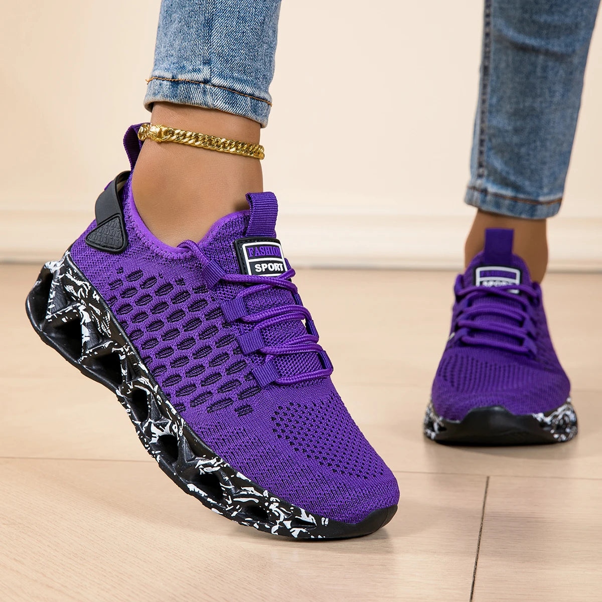 Lightweight Breathable Running Shoes For Men And Women With Mesh Upper