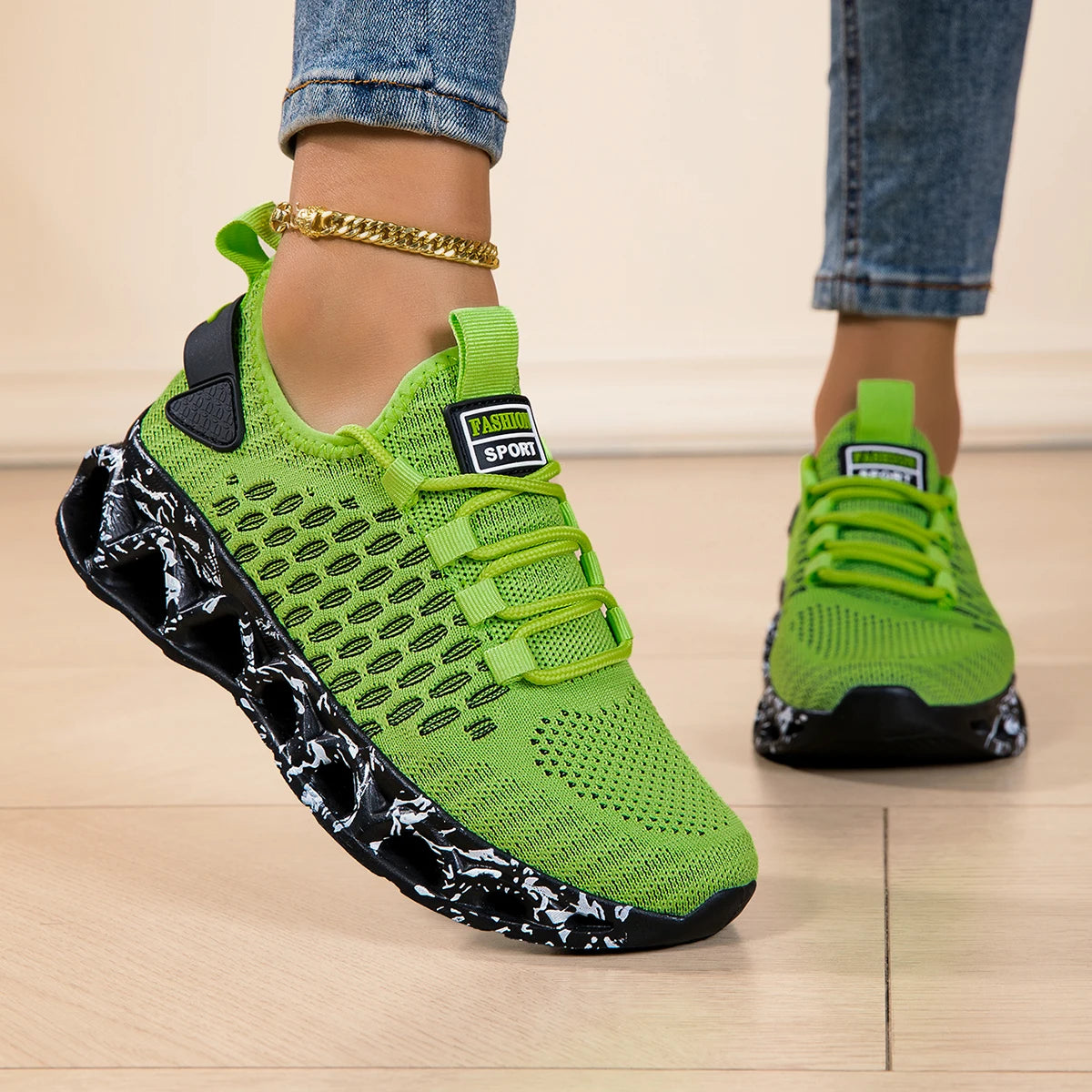 Lightweight Breathable Running Shoes For Men And Women With Mesh Upper