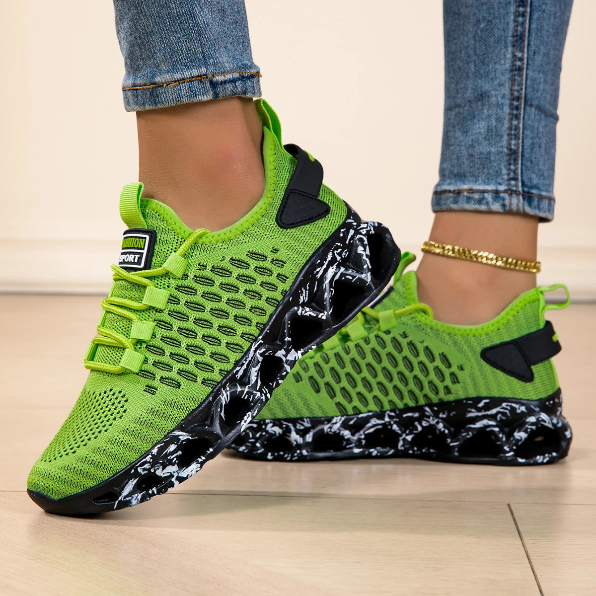 Lightweight Breathable Running Shoes For Men And Women With Mesh Upper