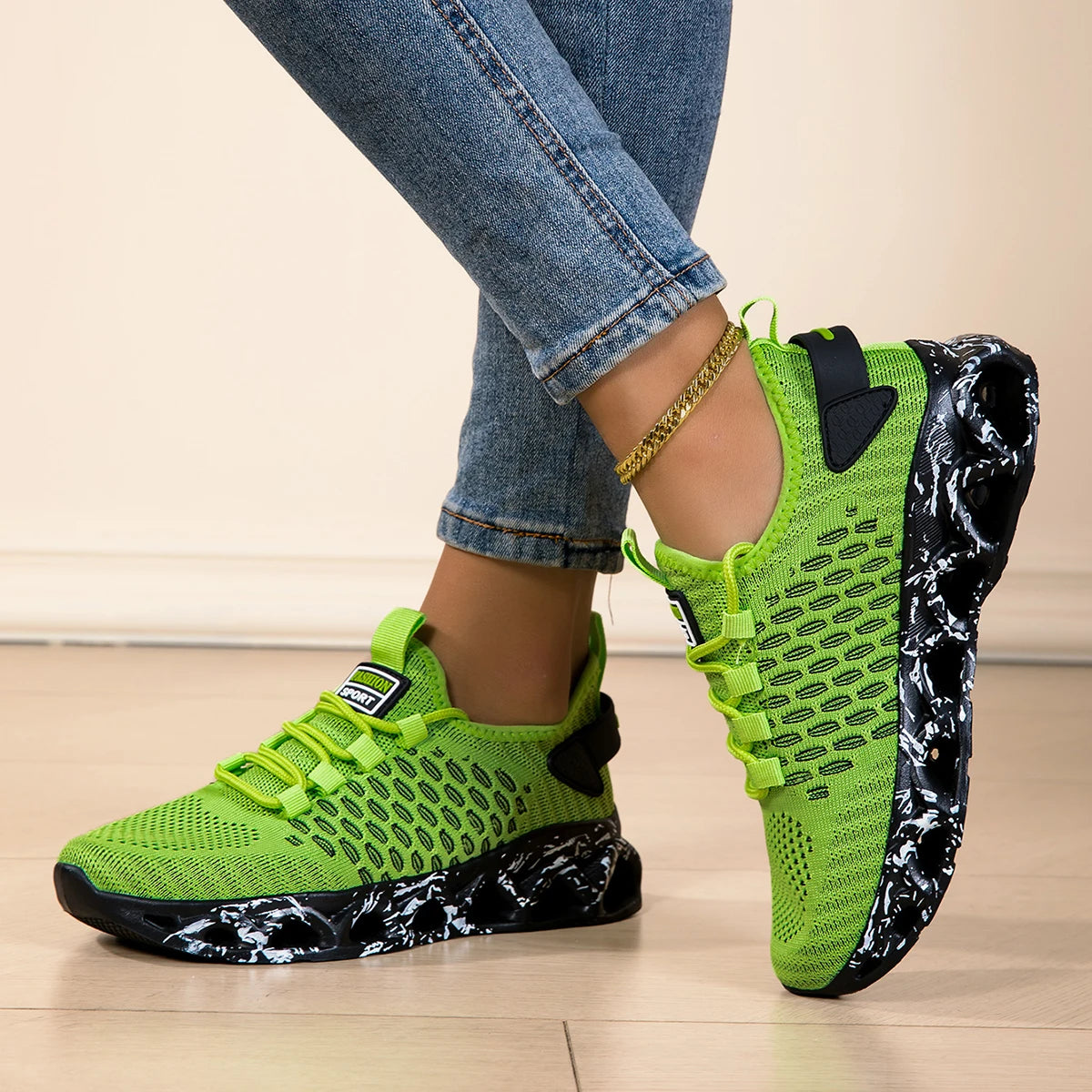 Lightweight Breathable Running Shoes For Men And Women With Mesh Upper